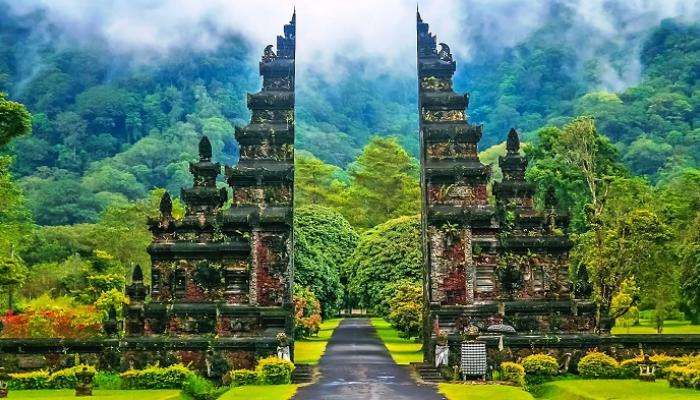 62-124812-tourism-places-indonesia-families_700x400